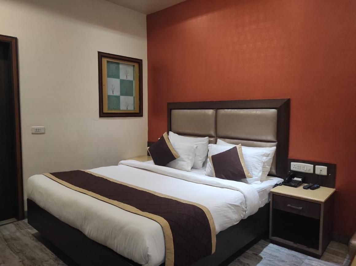 Hotel Melrose Inn Aligarh Luaran gambar