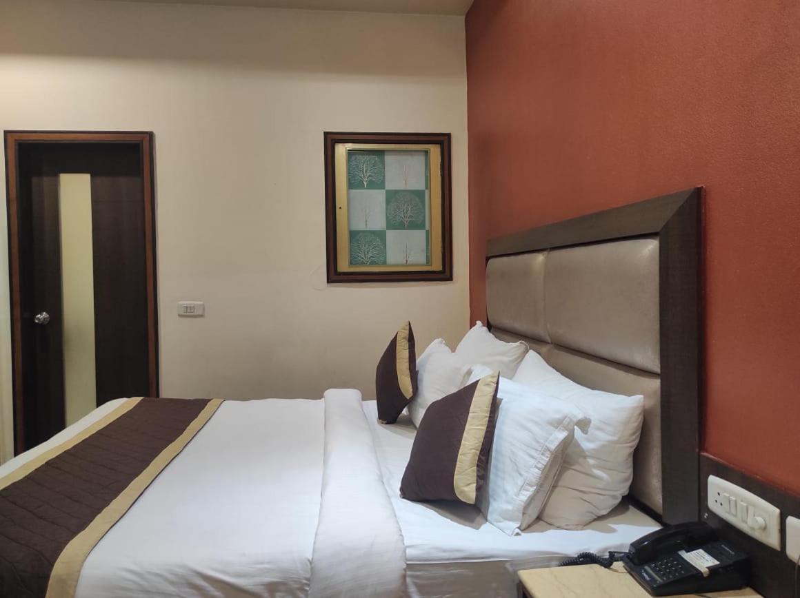 Hotel Melrose Inn Aligarh Luaran gambar